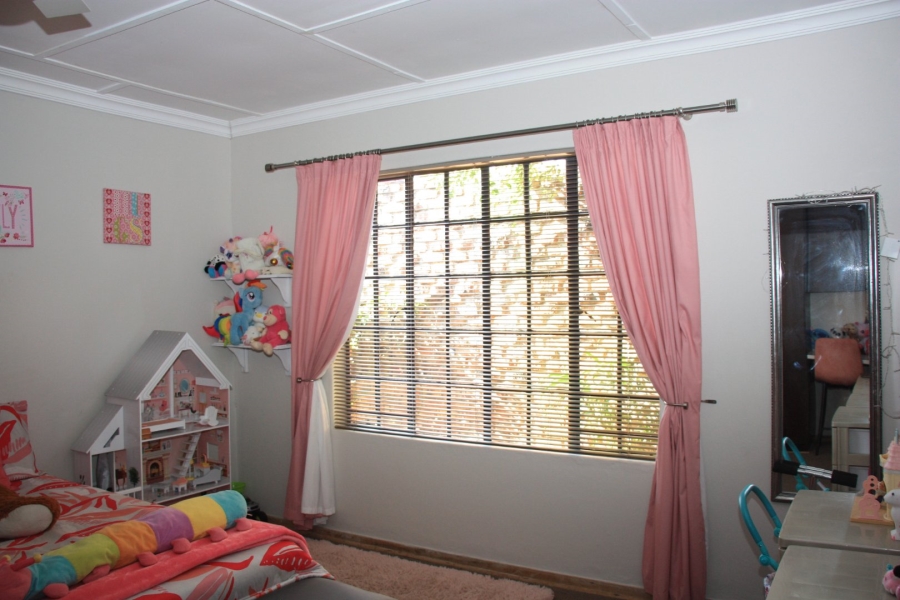 5 Bedroom Property for Sale in Langenhovenpark Free State